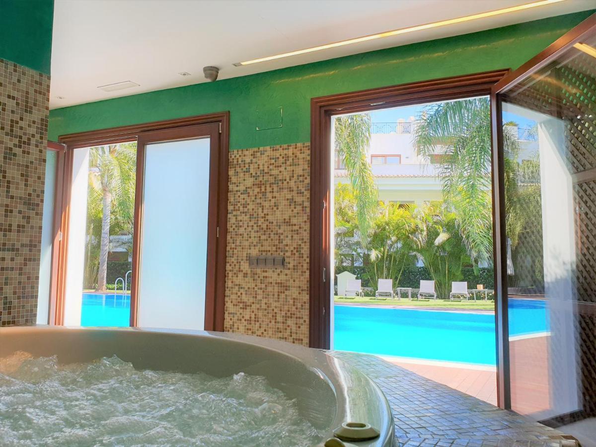 Luxury Apartment Frontal Beach In Doncella Beach Естепона Екстер'єр фото